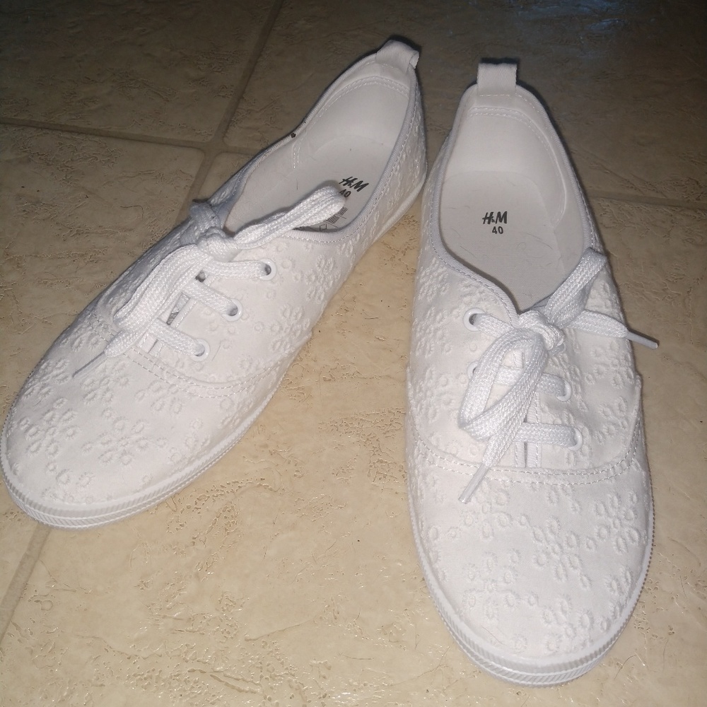 H&M white lace flower sneakers